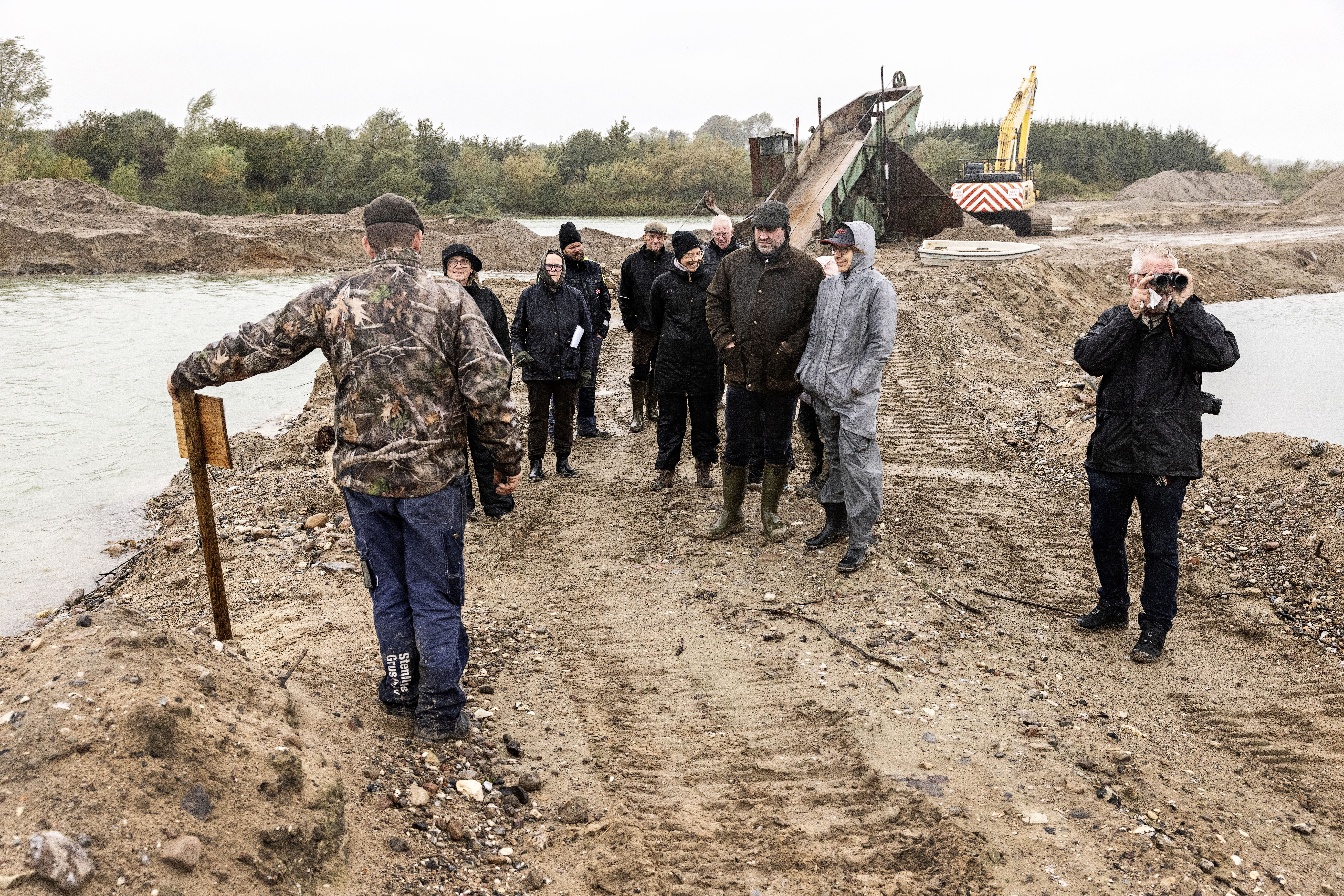 Medarbejderne i Stenlille Grusgrav lod de store maskiner stå og havde et et bredt program med fokus på samarbejde, trivsel og naturværdier i grusgraven.